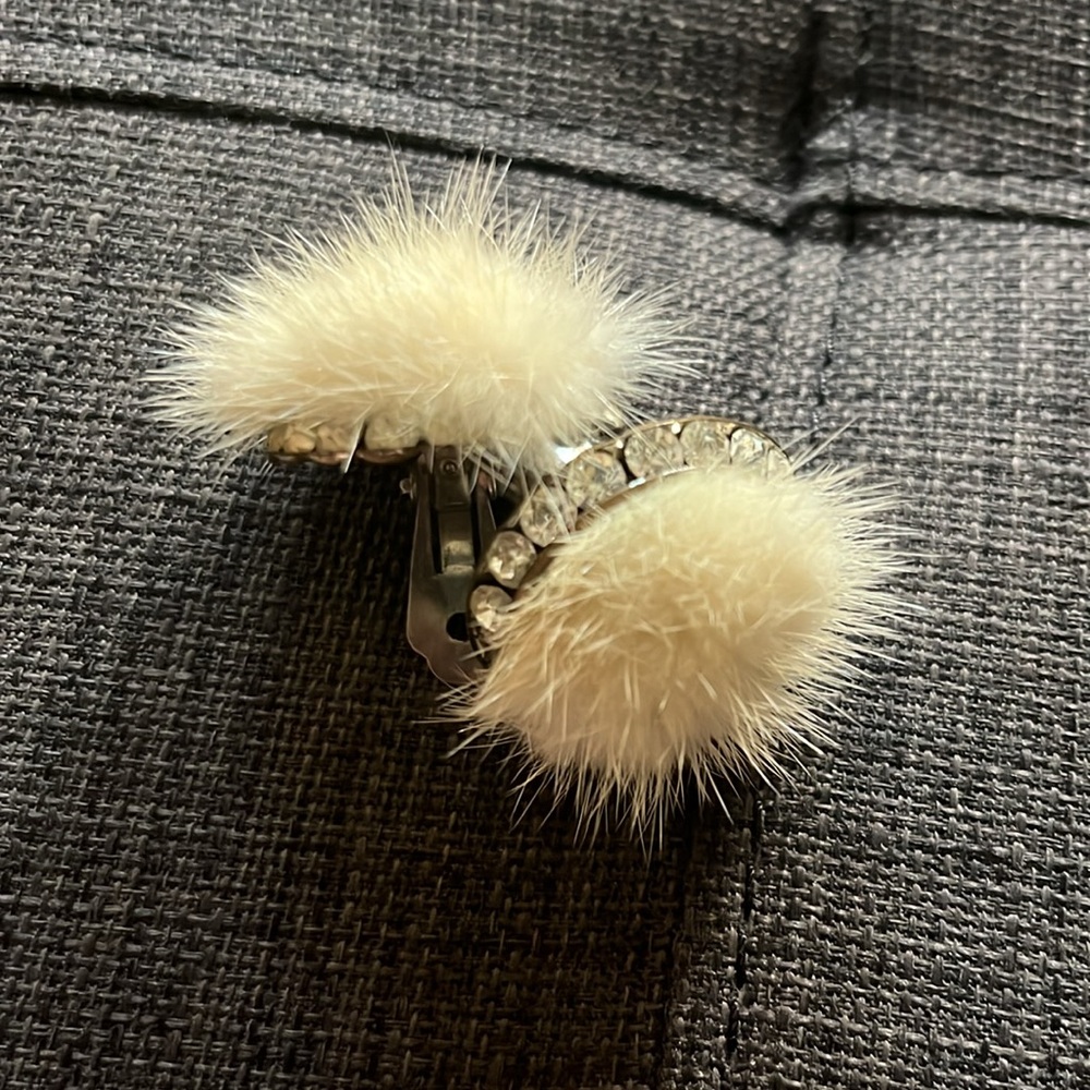 Vintage Cream Fur Pom-Pom Clip-on Earrings - Picture 14 of 15